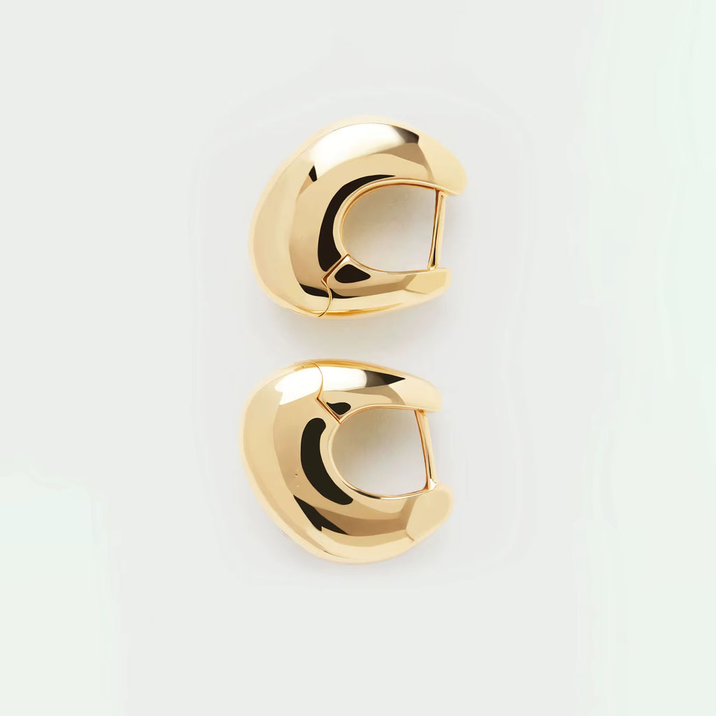 Aurélia Huggie Earrings
