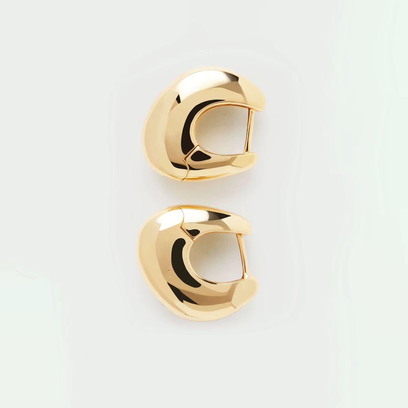 Aurélia Huggie Earrings